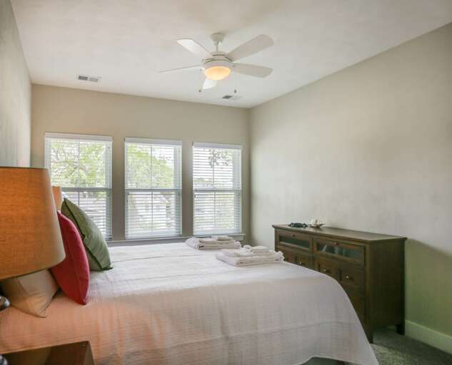 Fifth bedroom, third floor, queen size bed Fifth bedroom, third floor, queen size bed