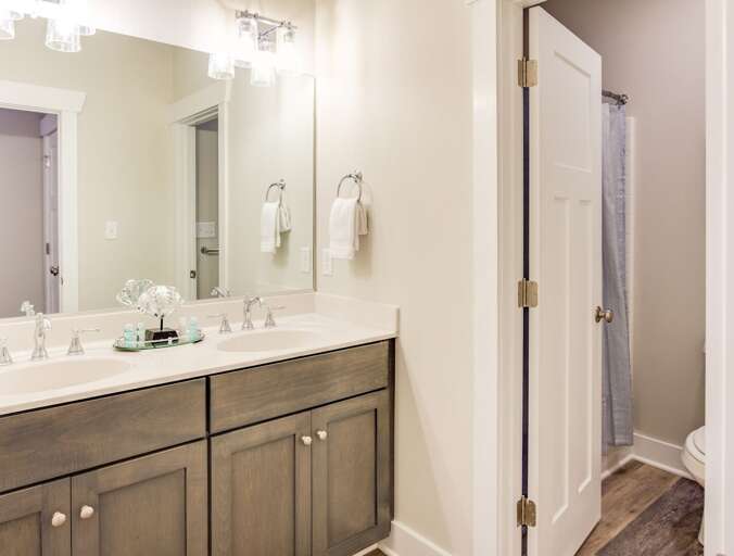 Queen bedrooms share a spacious bathroom on the second floor. Queen bedrooms share a spacious bathroom on the second floor.