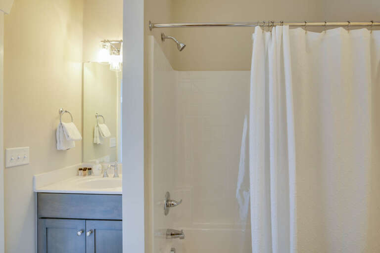 Bathroom, jack and Jill. Two sinks Bathroom, jack and Jill. Two sinks