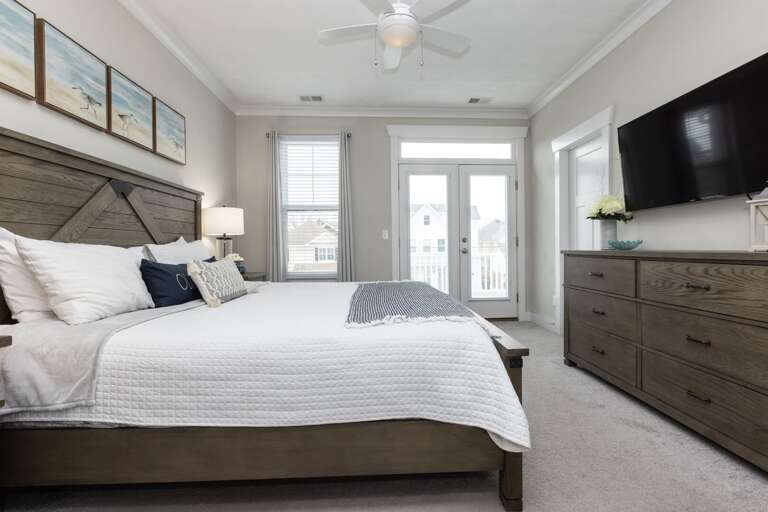 Master bedroom, king bed Master bedroom, king bed