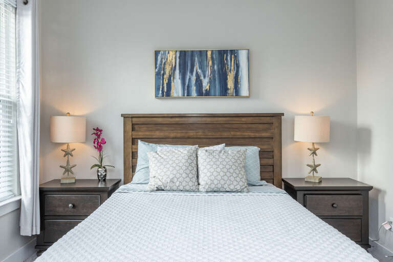 Queen bedroom, second floor Queen bedroom, second floor