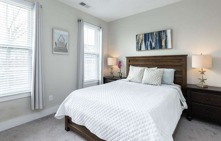 Queen bedroom, second floor Queen bedroom, second floor