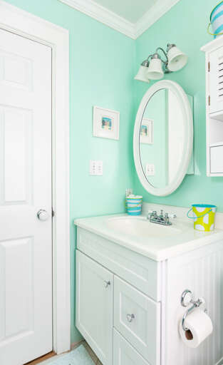 Full bathroom Full bathroom