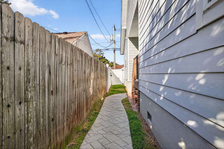 This is the path leading up toward the back kitchen door. This is the path leading up toward the back kitchen door.