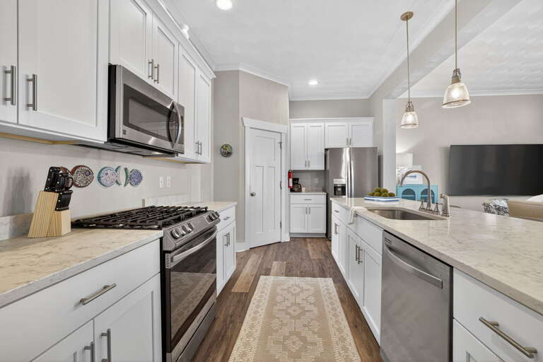 Open concept, fully stocked kitchen