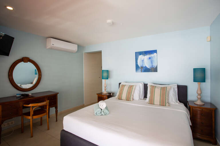 Curacao vacation rental: The master bedroom