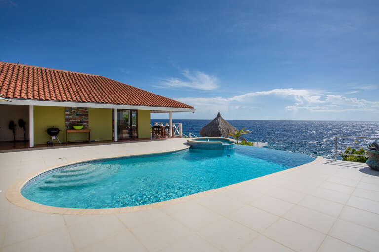 Infinity swimming Pool 2m deep Vacation Home Villa Sea Paradise