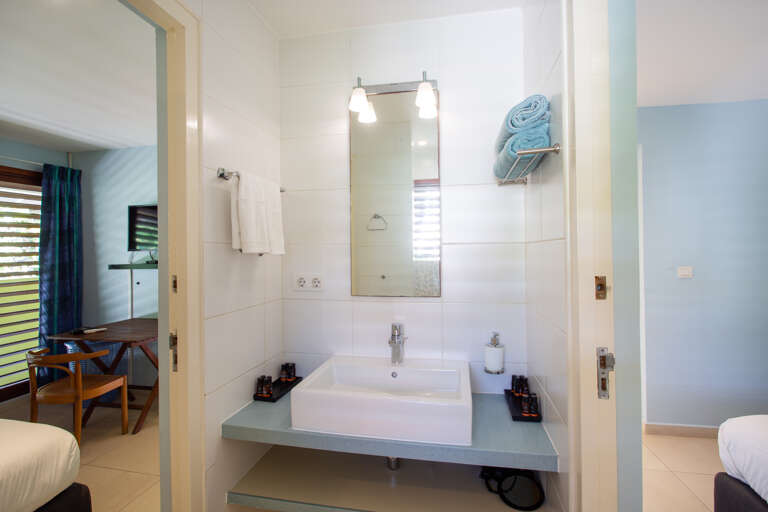 Curacao vacation rental: Third bathroom