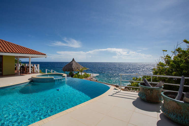 Infinity swimming Pool at Vacation Home Villa Sea Paradise overlooking Sea Dock