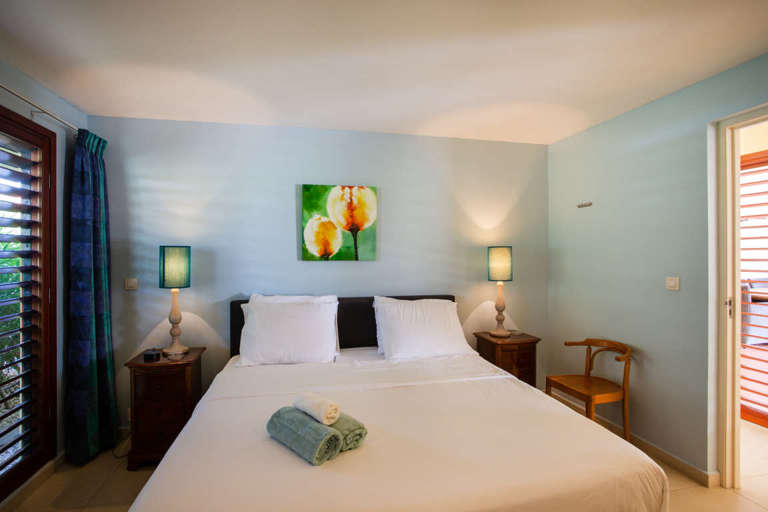 Bedroom with garden view