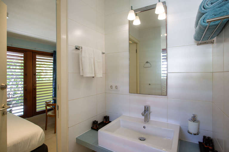 Curacao vacation rental: Third bathroom