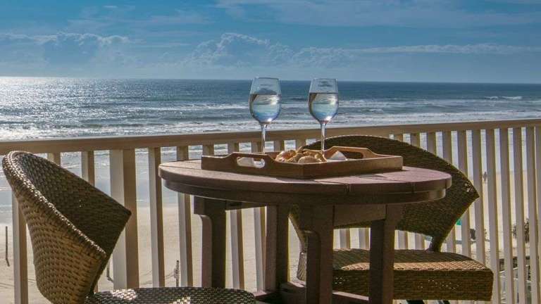 Extraordinary oceanfront views and sitings from your private balcony! Extraordinary oceanfront views and sitings from your private balcony!