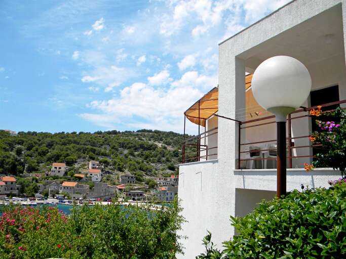 Zirje Apartment Rental
