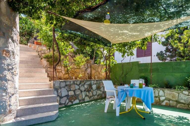 Zirje Apartment Rental