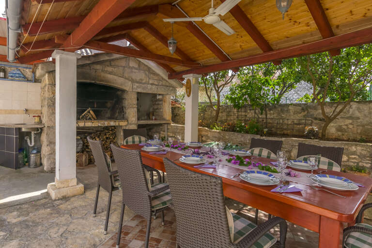 Grohote Home Rental