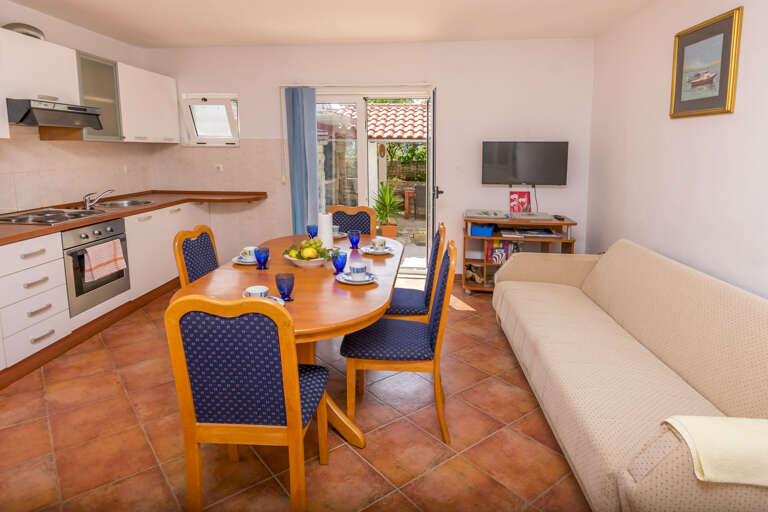 Grohote Home Rental