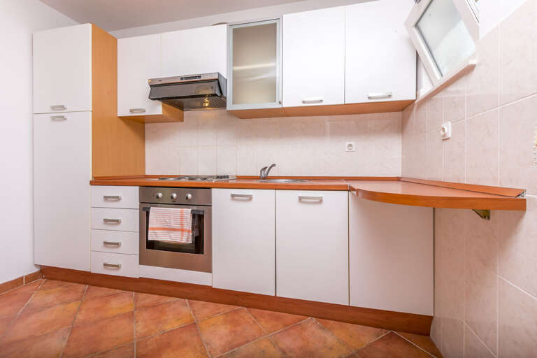 Grohote Home Rental