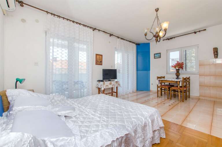 Stari Grad Apartment Rental
