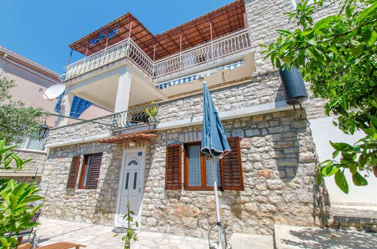 Milna Apartment Rental