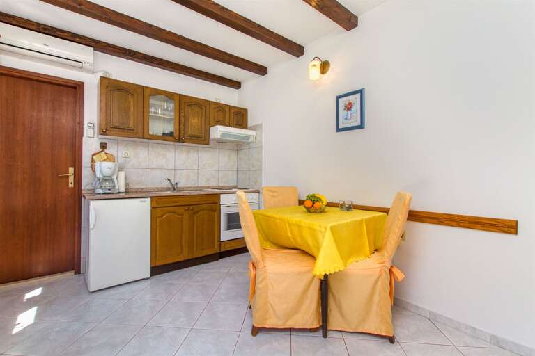Milna Apartment Rental