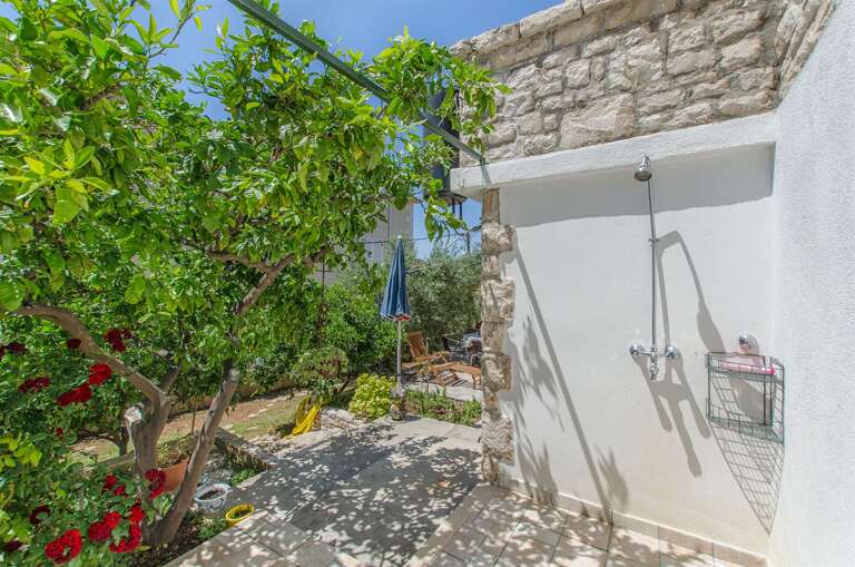 Milna Apartment Rental