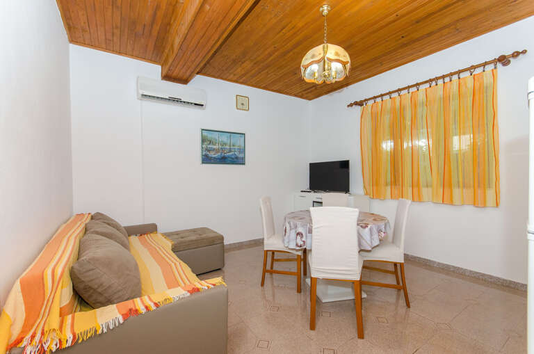 Makarska Apartment Rental