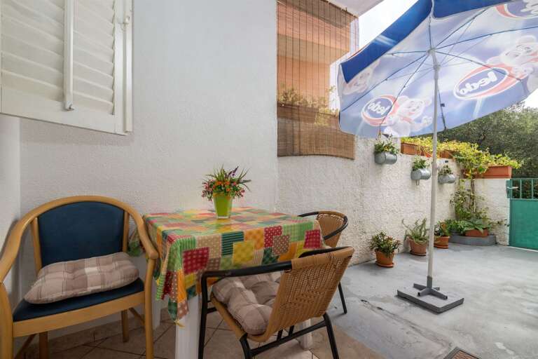 Igrane Apartment Rental