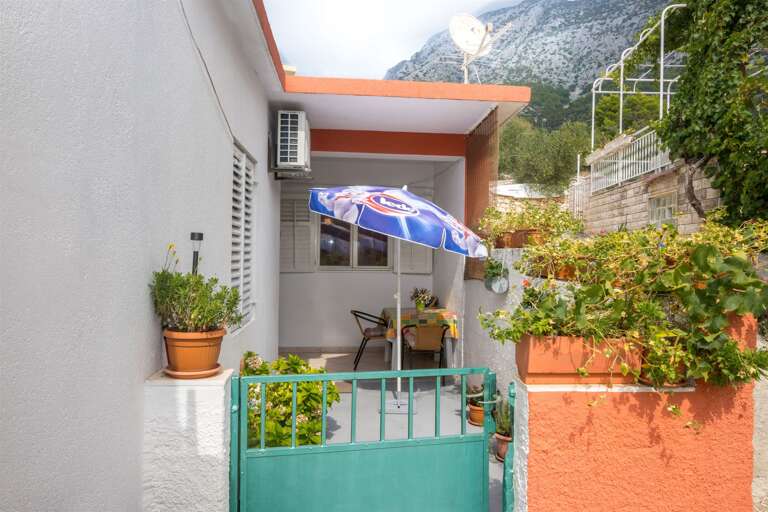 Igrane Apartment Rental