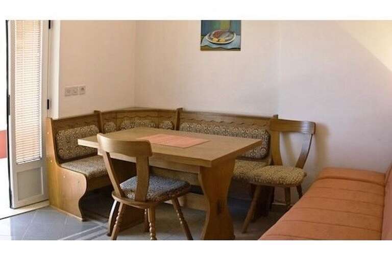 Komarna Apartment Rental