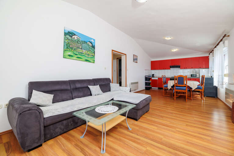Mundanije Apartment Rental