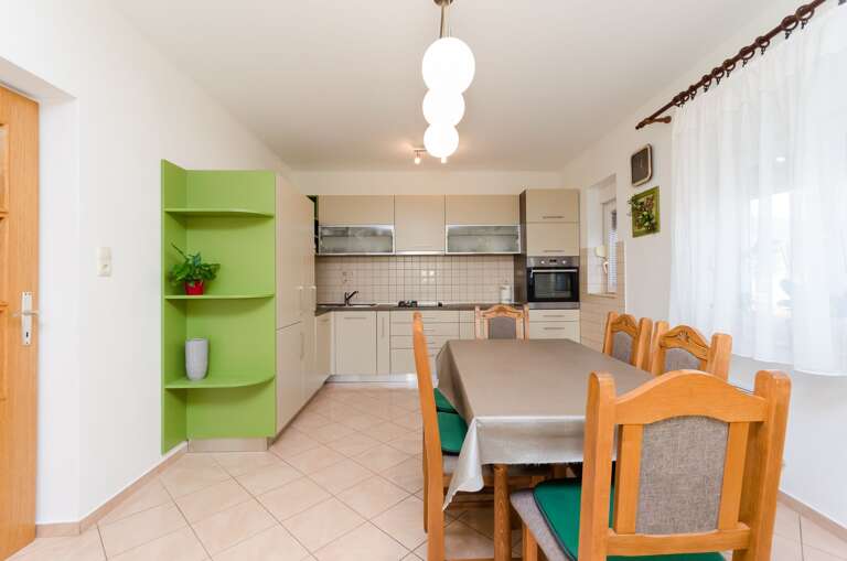Mundanije Apartment Rental