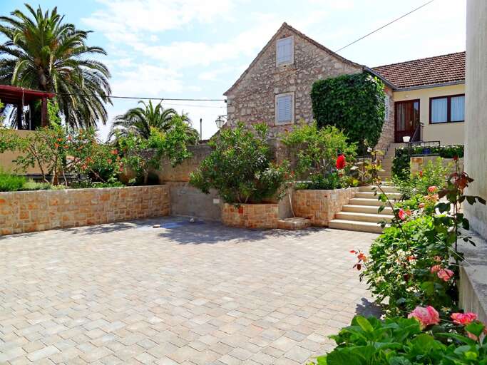 Vrboska Home Rental