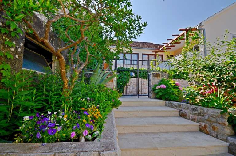 Vrboska Home Rental