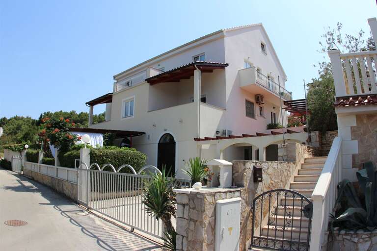 Jelsa Apartment Rental