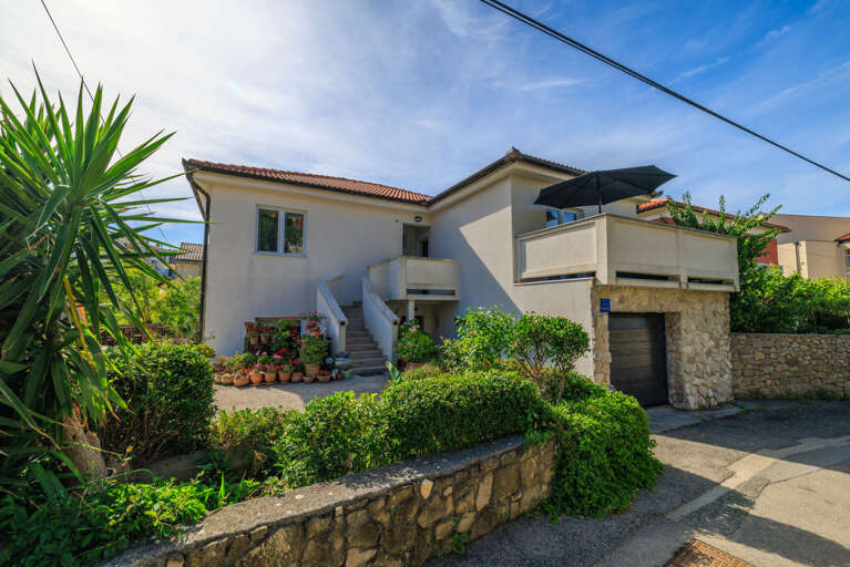 Banjol Apartment Rental