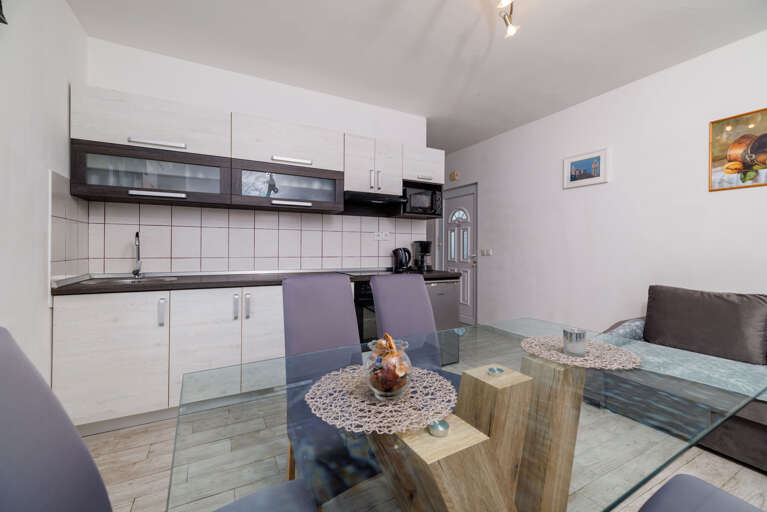 Banjol Apartment Rental