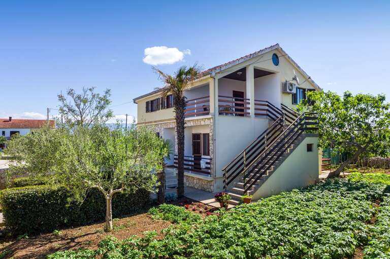 Nin Apartment Rental
