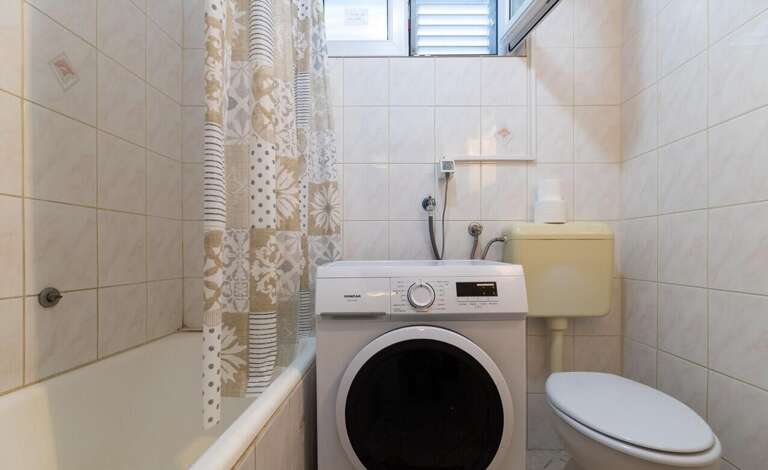 Gdinj Apartment Rental