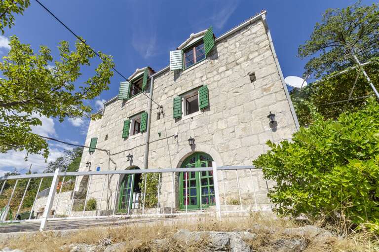 Brela Apartment Rental