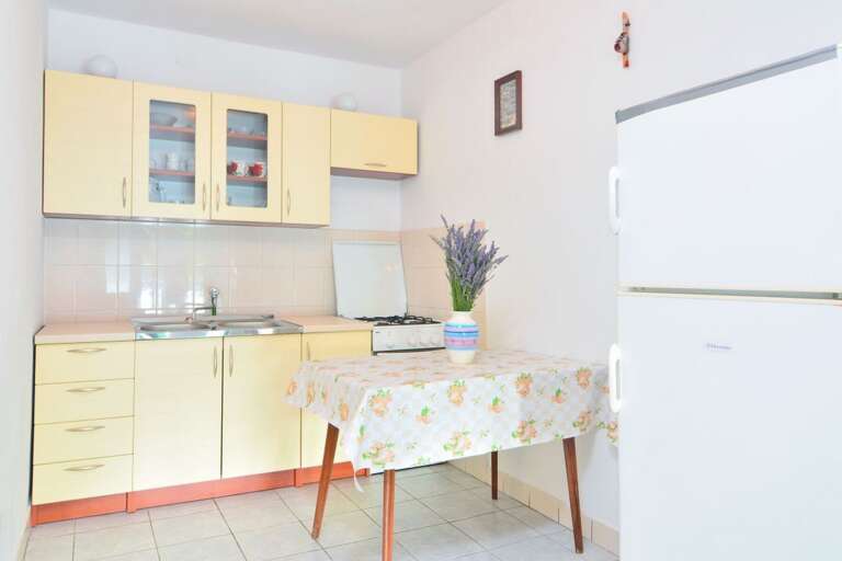 Gdinj Home Rental