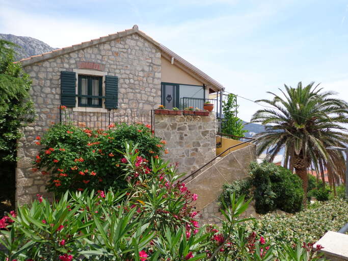 Igrane Apartment Rental