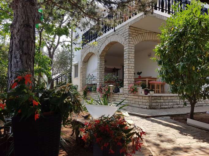 Jezera Apartment Rental