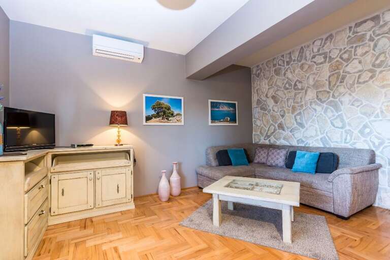 Novalja Apartment Rental