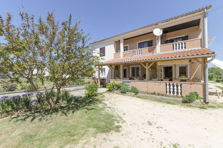Nin Apartment Rental