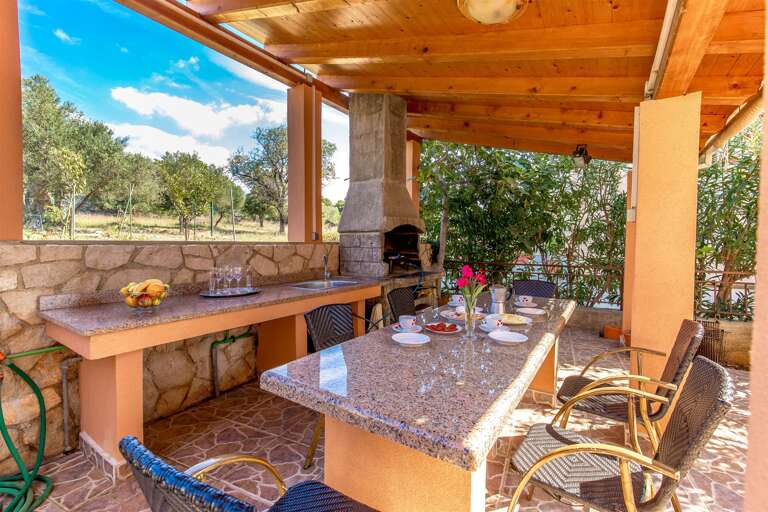 Lun Apartment Rental