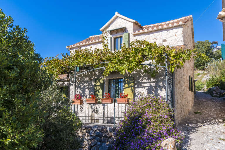 Igrane Home Rental