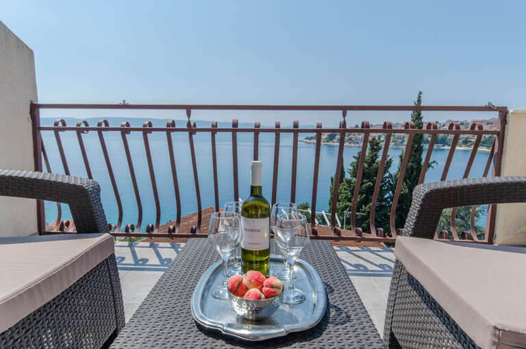 Okrug Gornji Apartment Rental