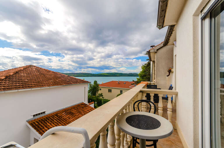 Okrug Gornji Apartment Rental