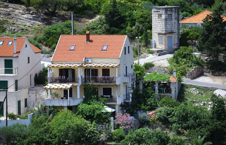 Splitska Apartment Rental