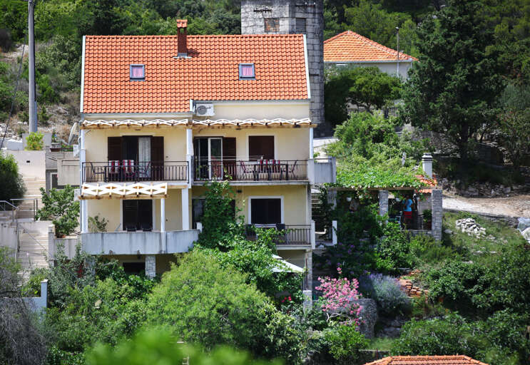 Splitska Apartment Rental